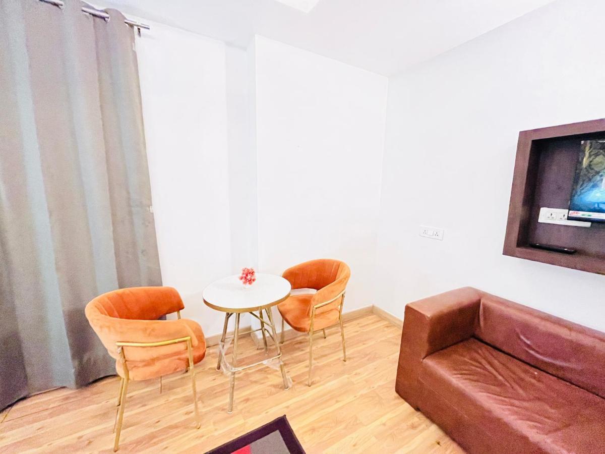 Hotel At Residency Kaushambi Couple Friendly Ghaziabad Luaran gambar