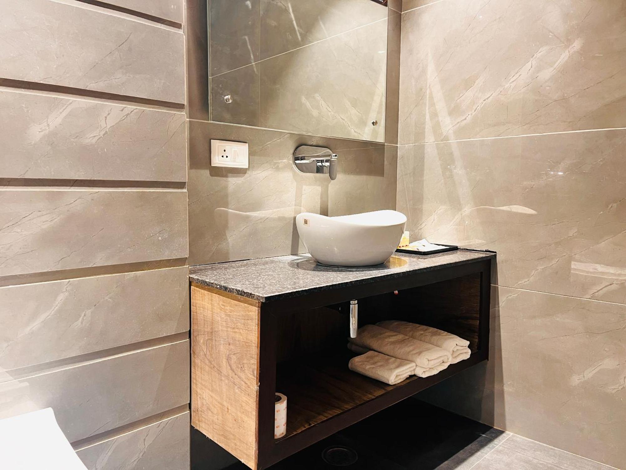 Hotel At Residency Kaushambi Couple Friendly Ghaziabad Luaran gambar