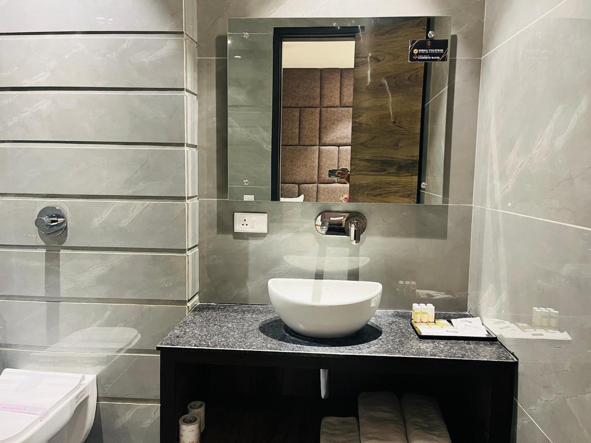Hotel At Residency Kaushambi Couple Friendly Ghaziabad Luaran gambar